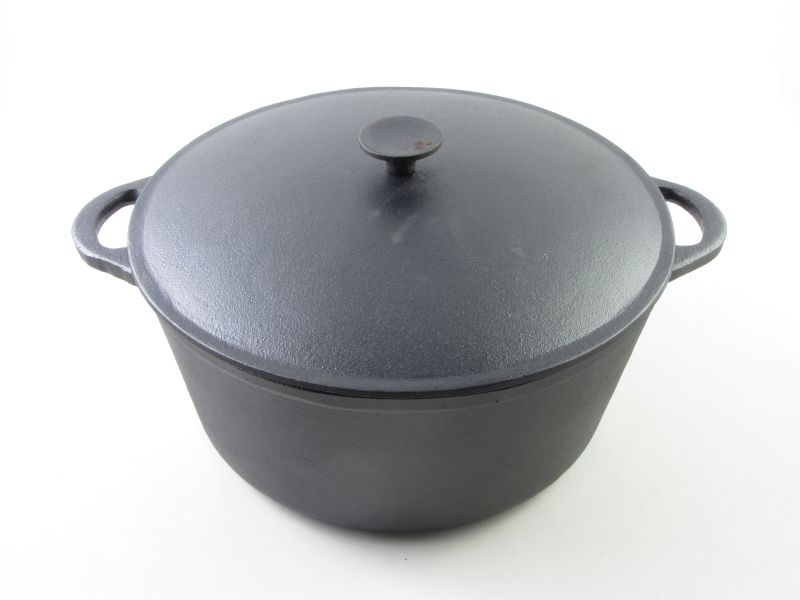 Öntöttvas lábas fedővel 8 liter 32 cm