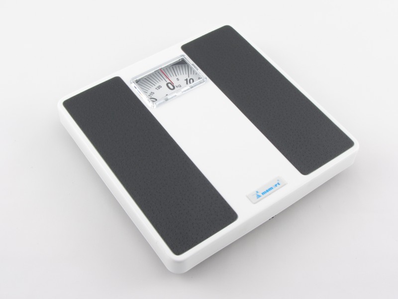 Hagyományos mechanikus személymérleg 125 kg - Momert (7710)