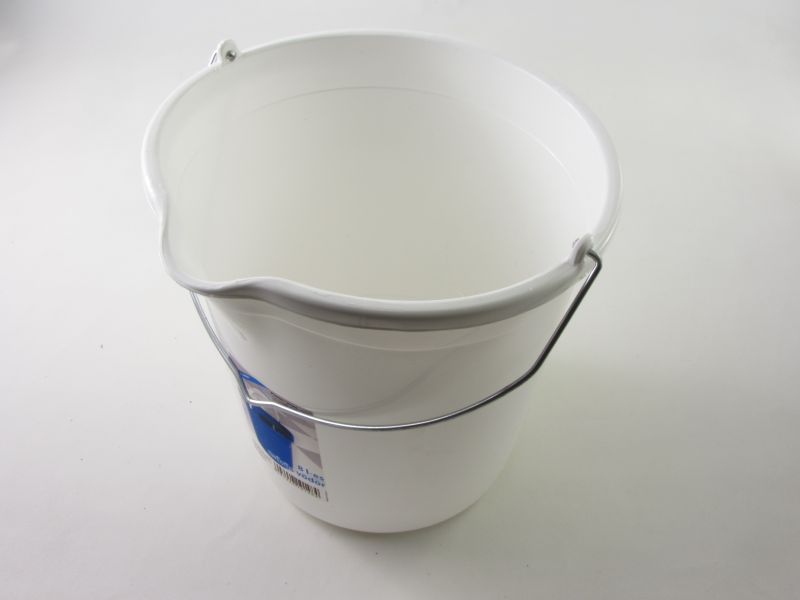Műanyag csőrös vödör 8 liter