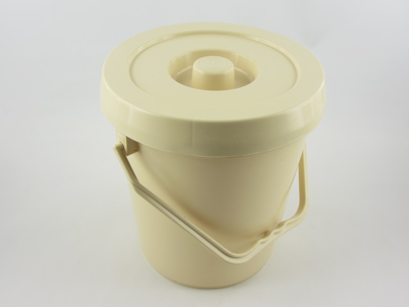 Műanyag fedeles vödör 10 liter