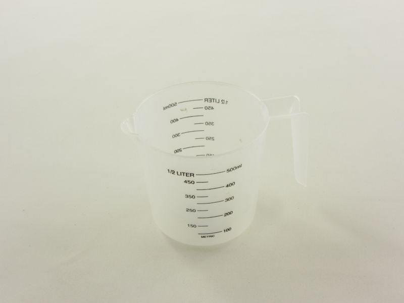 Műanyag mércés kancsó 0,5 liter - ZM