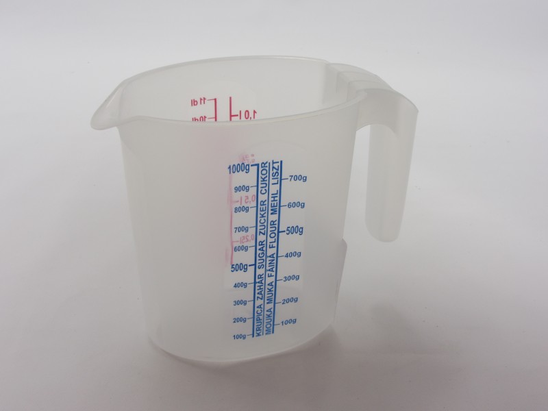 Műanyag mércés kancsó 1 liter