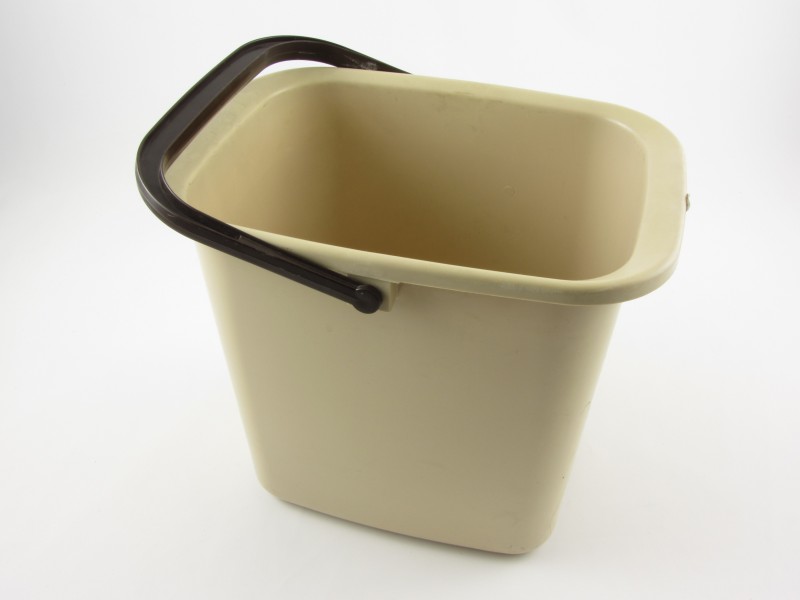 Műanyag szögletes vödör 12 liter