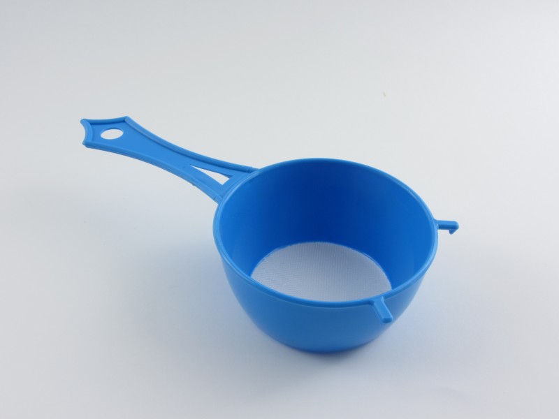 Műanyag teaszűrő 14 cm