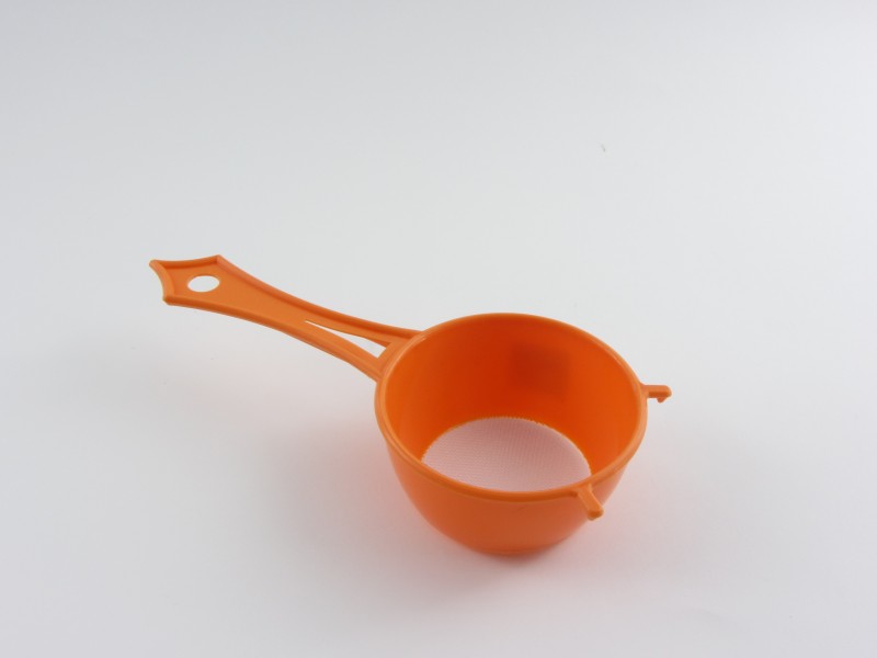 Műanyag teaszűrő 7 cm