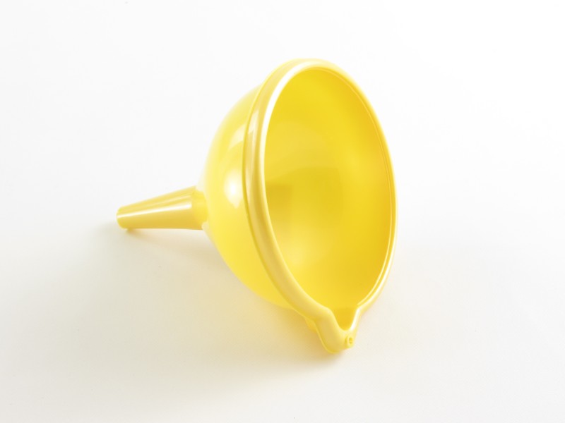 Műanyag tölcsér 12 cm
