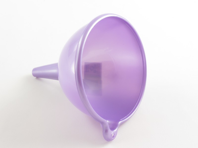 Műanyag tölcsér 14 cm