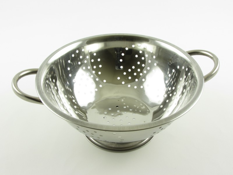 Rozsdamentes fogantyús tésztaszűrő - gyümölcsmosó 24 cm - Vinod