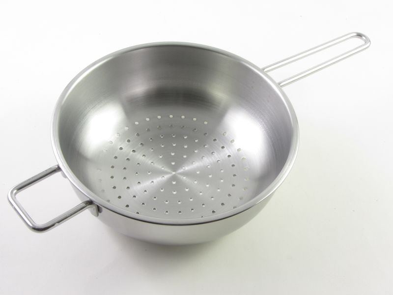Rozsdamentes nyeles lapos tésztaszűrő 22 cm - Inoxriv