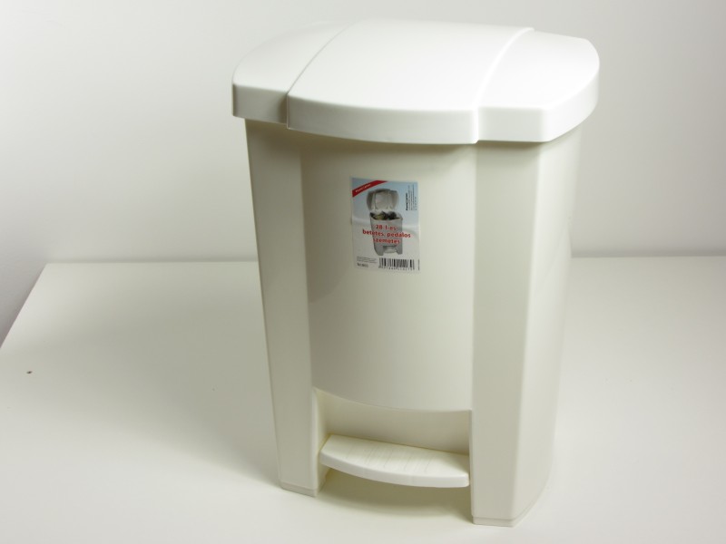 Szemetes kuka pedálos műanyag 28 liter